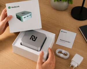 Boîtier NodeLink NX1 sorti de sa boîte, avec son câble et son alimentation